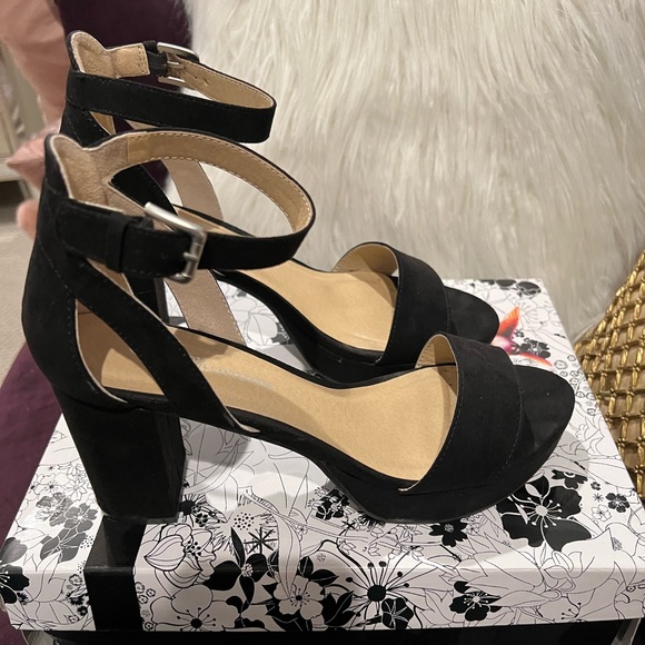 CL By Laundry Go On Black Sandal size 8 - Picture 3 of 6
